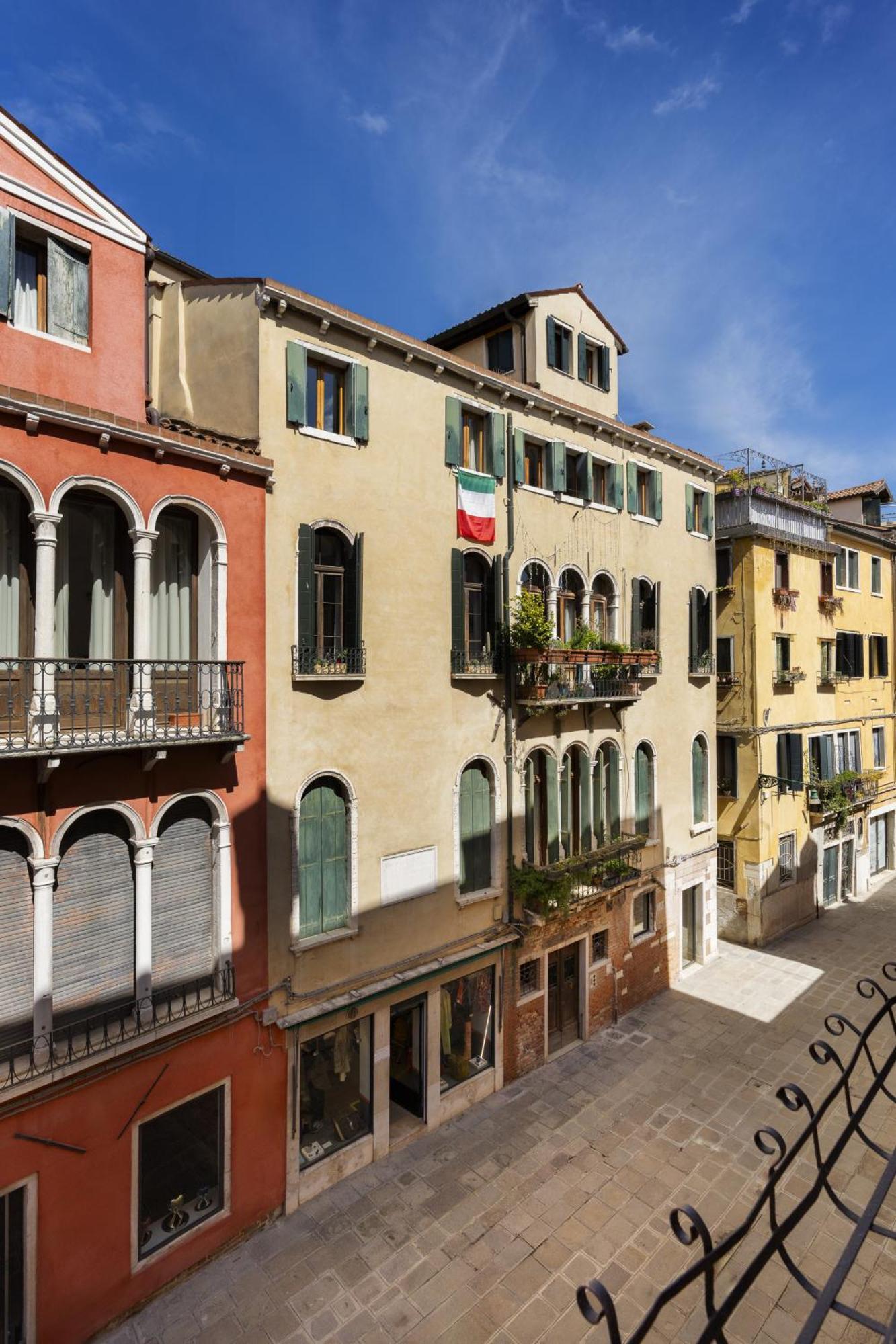 La Dimora Di Lady J Amazing Brandnew With 6 Luxury Bedrooms! * Venice